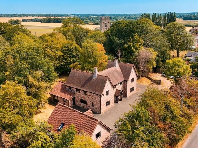 5 bedroom detached house for sale