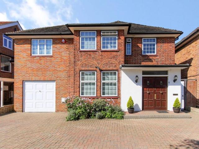5 bedroom detached house for sale