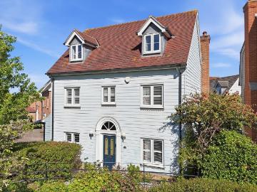 5 bedroom detached house for sale