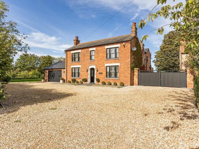 5 bedroom detached house for sale