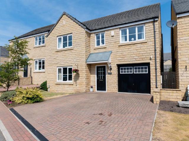 5 bedroom detached house for sale