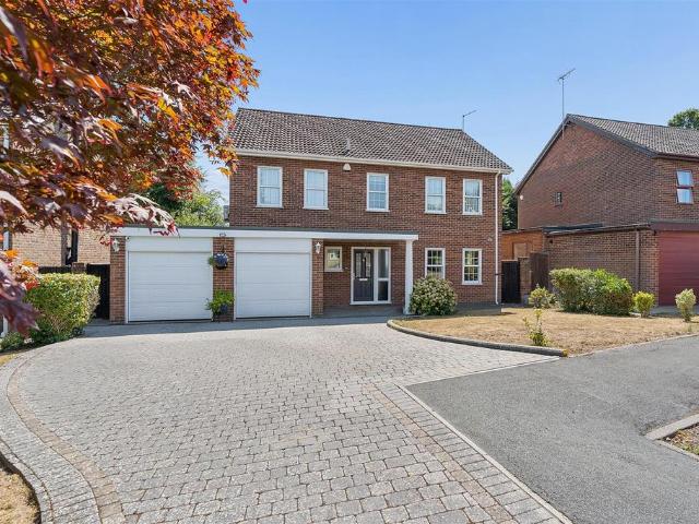 5 bedroom detached house for sale