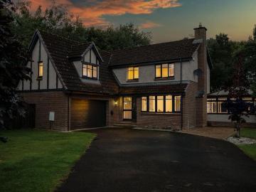 5 bedroom detached house for sale