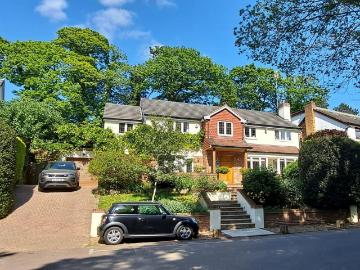 5 bedroom detached house for sale