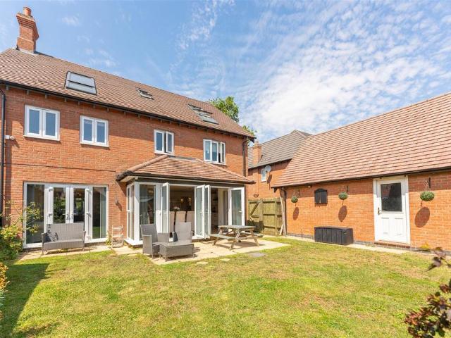 5 bedroom detached house for sale