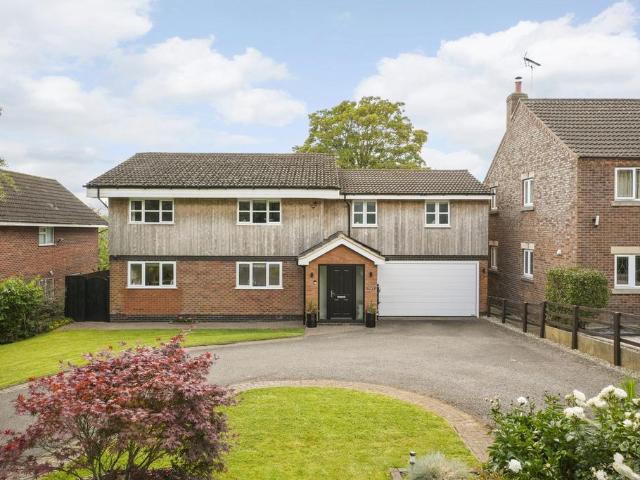 5 bedroom detached house for sale