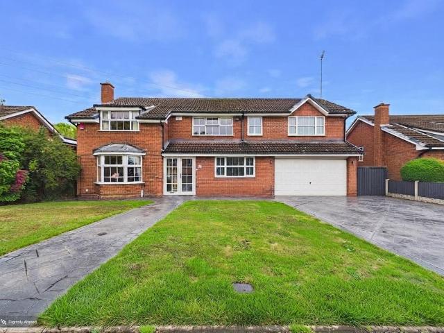 5 bedroom detached house for sale