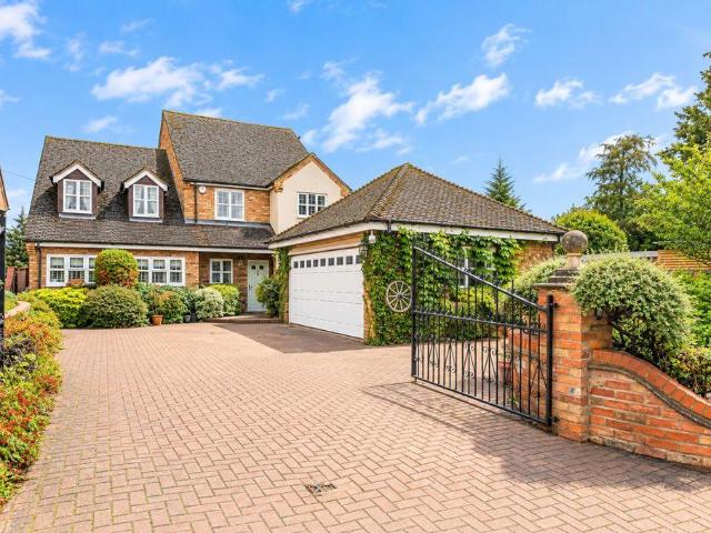5 bedroom detached house for sale