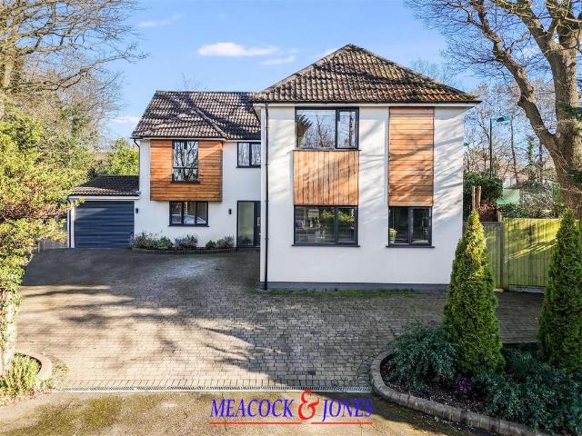 5 bedroom detached house for sale