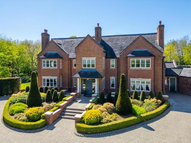 5 bedroom detached house for sale