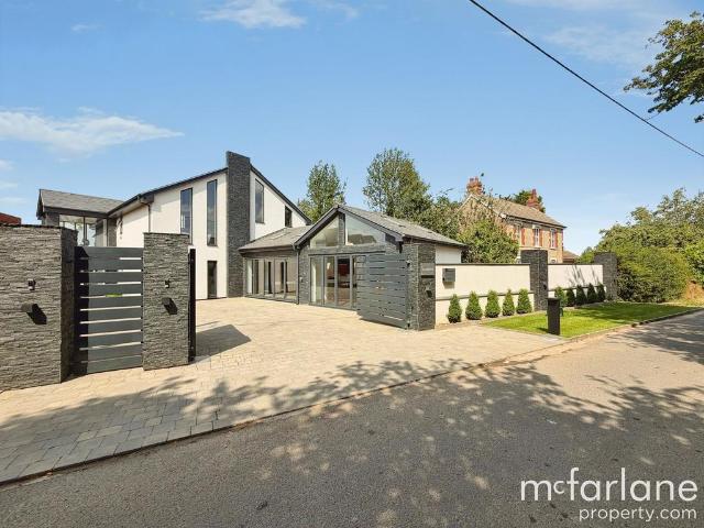 5 bedroom detached house for sale