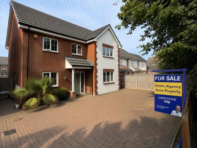 5 bedroom detached house for sale