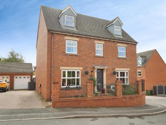 5 bedroom detached house for sale