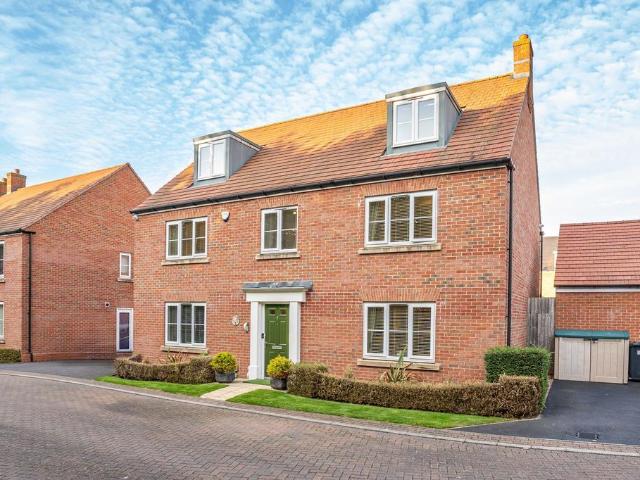 5 bedroom detached house for sale
