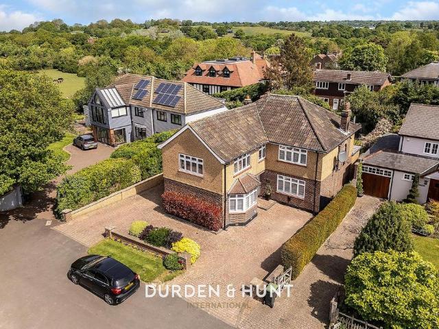 5 bedroom detached house for sale