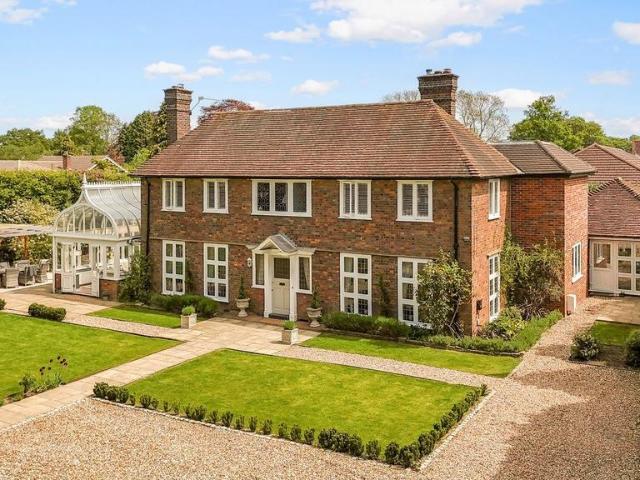 5 bedroom detached house for sale