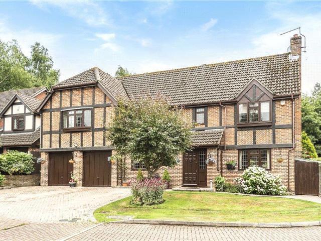 5 bedroom detached house for sale
