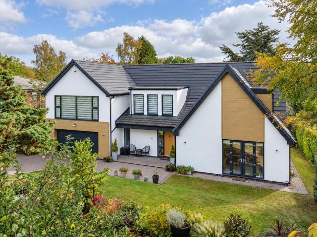 5 bedroom detached house for sale