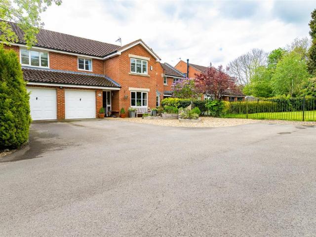 5 bedroom detached house for sale