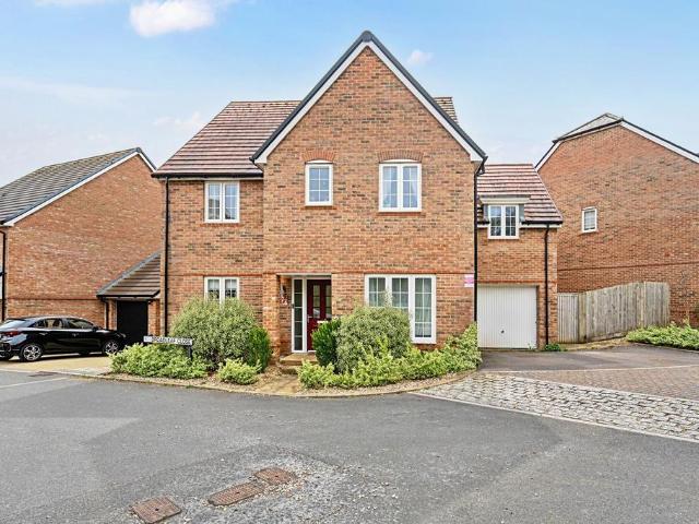 5 bedroom detached house for sale