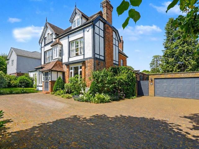 5 bedroom detached house for sale