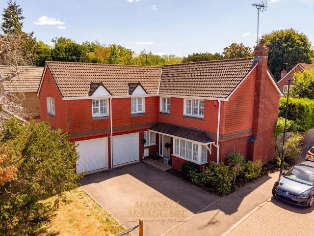 5 bedroom detached house for sale