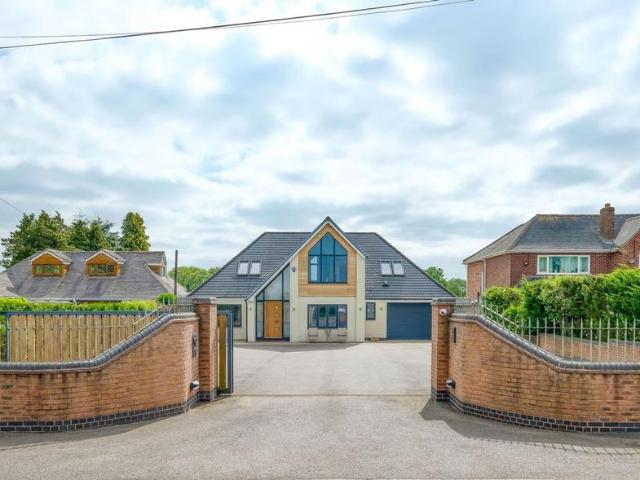 5 bedroom detached house for sale