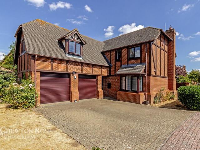 5 bedroom detached house for sale