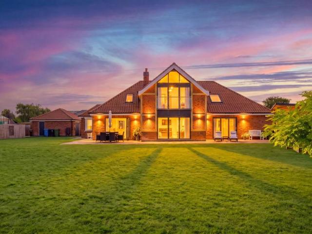 5 bedroom detached house for sale