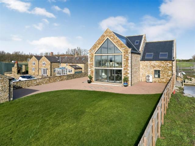 5 bedroom country house for sale