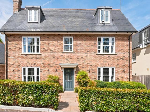 5 bedroom detached house for sale