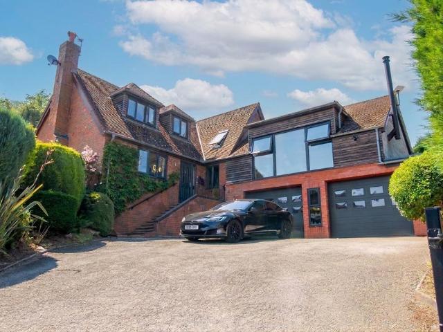 5 bedroom detached house for sale