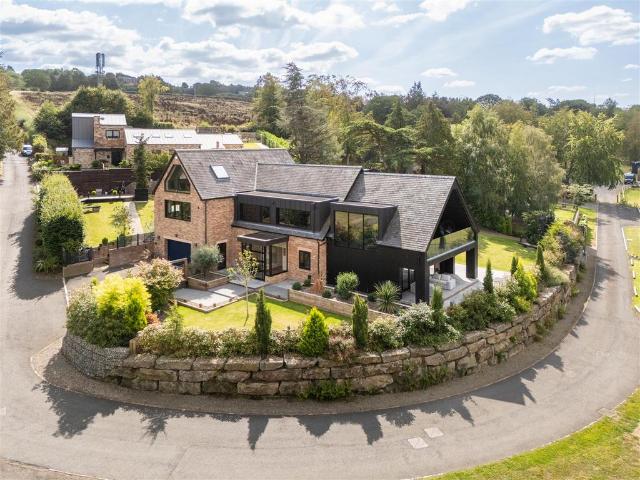 5 bedroom detached house for sale
