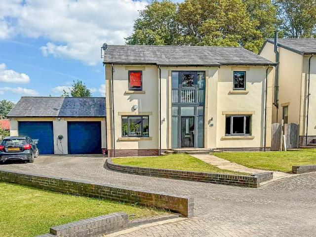 5 bedroom detached house for sale