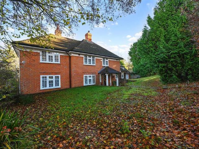 6 bedroom detached house for sale