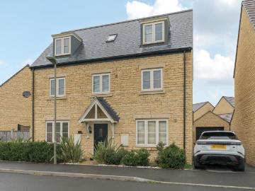 5 bedroom detached house for sale
