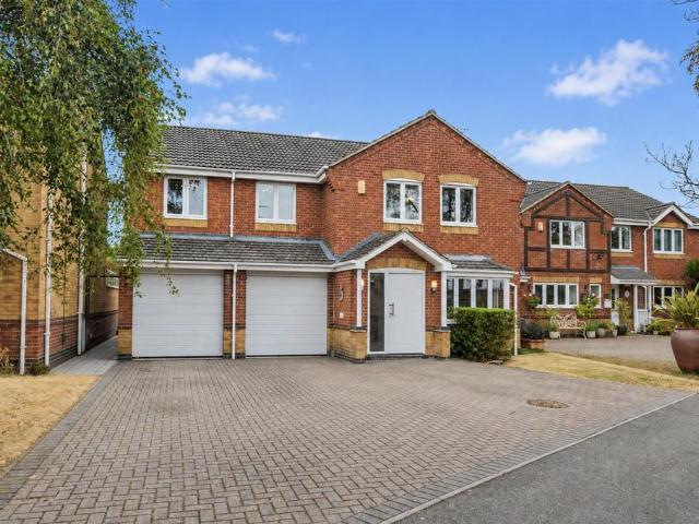 5 bedroom detached house for sale