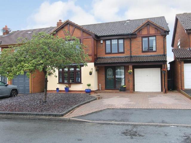 5 bedroom detached house for sale