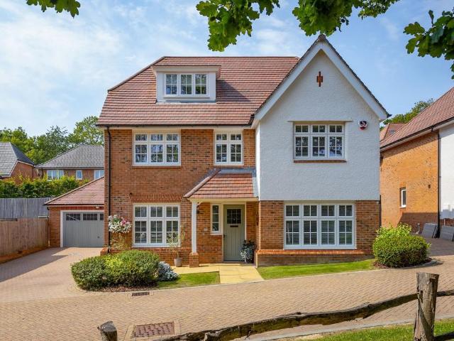 5 bedroom detached house for sale