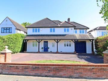 5 bedroom detached house for sale