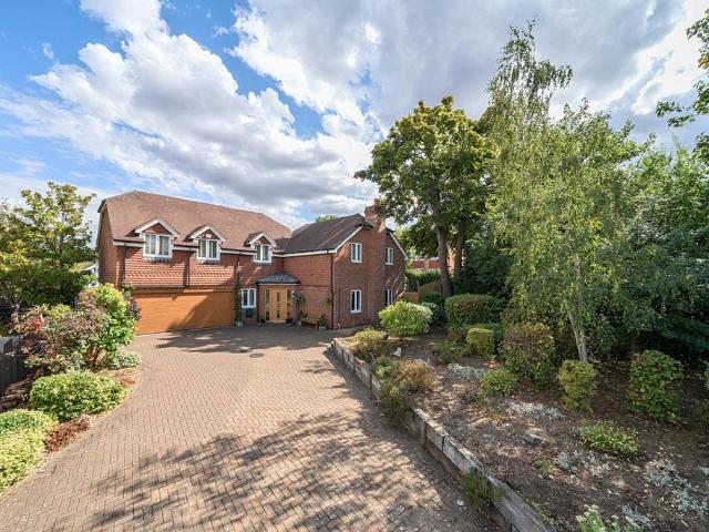 5 bedroom detached house for sale