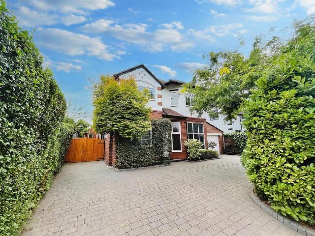 5 bedroom detached house for sale