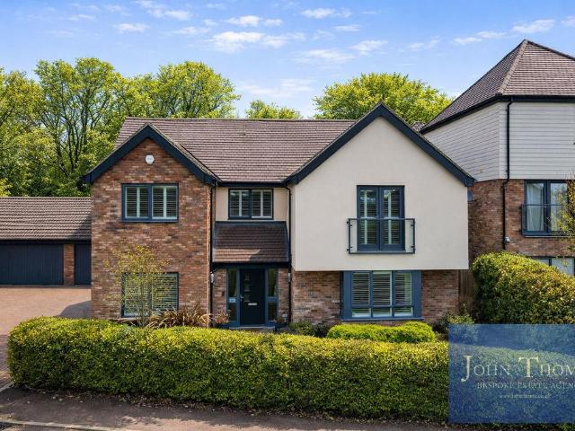 5 bedroom detached house for sale