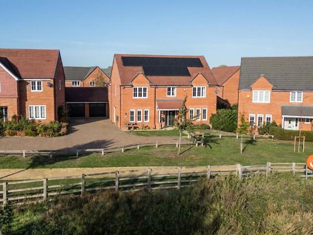 5 bedroom detached house for sale