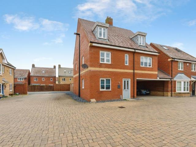 5 bedroom detached house for sale