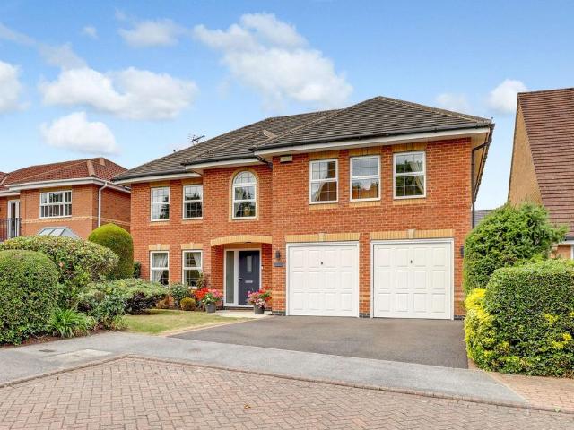 5 bedroom detached house for sale