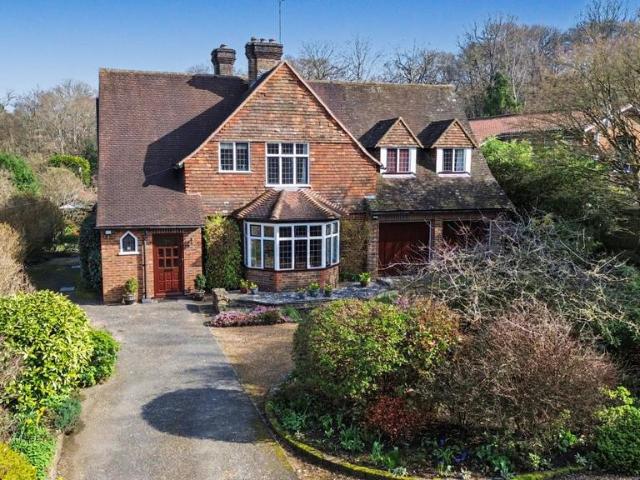5 bedroom detached house for sale