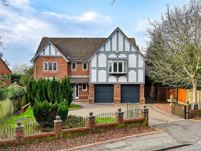 5 bedroom detached house for sale