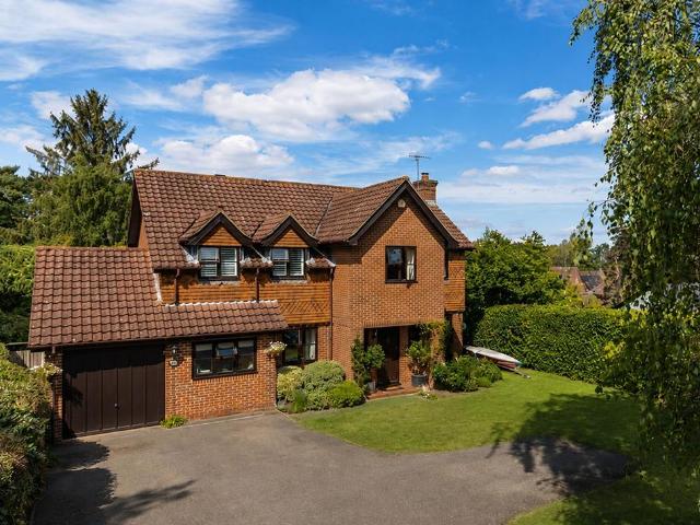 5 bedroom detached house for sale