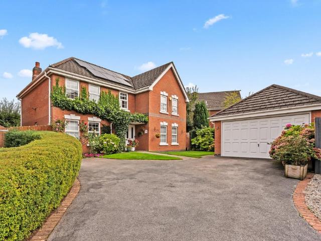 5 bedroom detached house for sale